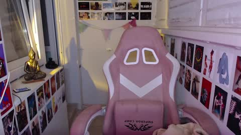 Snapshot of latina_mia chatting on December 6, 2024, 2:24 am miiiiiiaaaa online show from December 6, 2024, 2:24 am