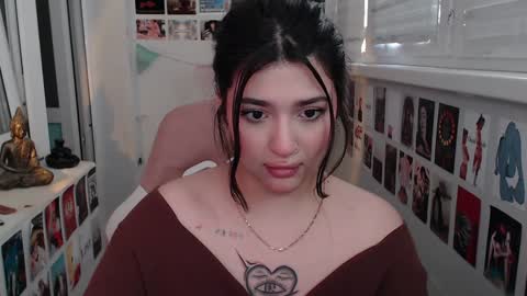 Snapshot of latina_mia chatting on December 14, 2024, 12:33 pm miiiiiiaaaa online show from December 14, 2024, 12:33 pm