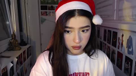 Snapshot of latina_mia chatting on December 25, 2024, 10:16 pm miiiiiiaaaa online show from December 25, 2024, 10:16 pm