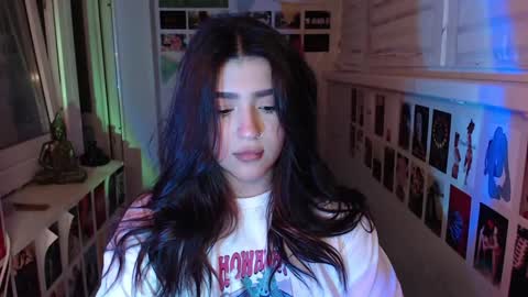 Snapshot of latina_mia chatting on December 27, 2024, 12:39 am miiiiiiaaaa online show from December 27, 2024, 12:39 am