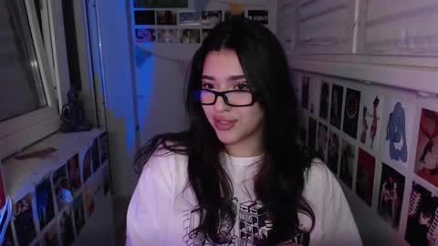 Snapshot of latina_mia chatting on February 7, 2025, 3:01 am miiiiiiaaaa online show from February 7, 2025, 3:01 am