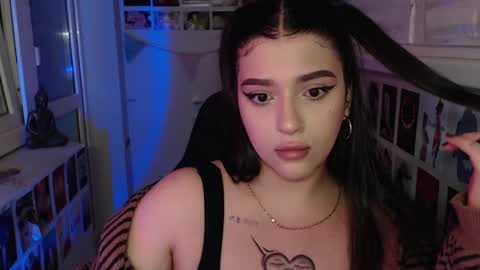 Snapshot of latina_mia chatting on February 8, 2025, 2:58 am miiiiiiaaaa online show from February 8, 2025, 2:58 am