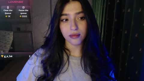 miiiiiiaaaa online show from May 4, 2026, 3:30 pm