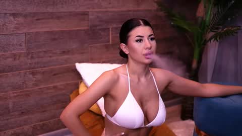 Snapshot of latinaloco chatting on October 5, 2025, 5:00 pm Latina online show from October 5, 2025, 5:00 pm