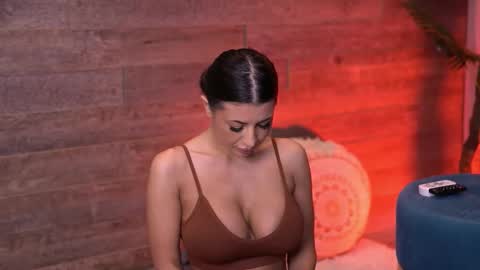 Snapshot of latinaloco chatting on November 20, 2025, 7:02 pm Latina online show from November 20, 2025, 7:02 pm