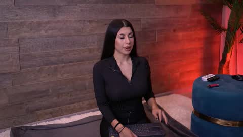 Snapshot of latinaloco chatting on November 21, 2025, 6:50 pm Latina online show from November 21, 2025, 6:50 pm