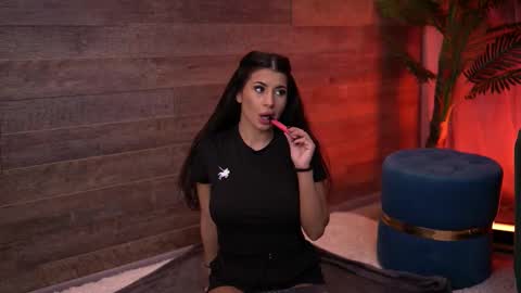 Snapshot of latinaloco chatting on November 29, 2025, 6:11 pm Latina online show from November 29, 2025, 6:11 pm