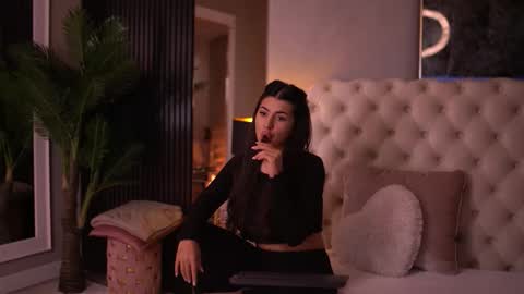 Snapshot of latinaloco chatting on March 14, 2026, 5:51 pm Latina online show from March 14, 2026, 5:51 pm