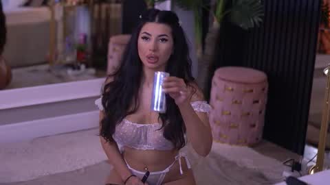 Snapshot of latinaloco chatting on March 23, 2026, 5:50 pm Latina online show from March 23, 2026, 5:50 pm