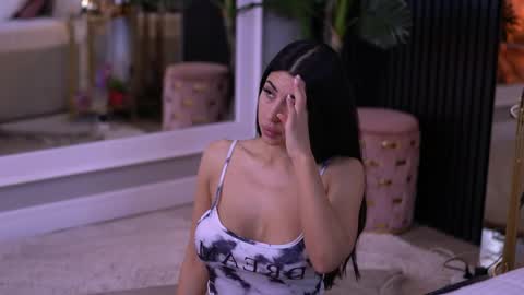 Snapshot of latinaloco chatting on March 25, 2026, 5:08 pm Latina online show from March 25, 2026, 5:08 pm