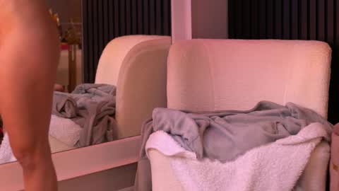 Snapshot of latinaloco chatting on April 8, 2026, 4:51 pm Latina online show from April 8, 2026, 4:51 pm