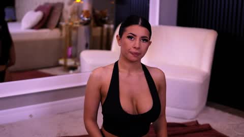 Snapshot of latinaloco chatting on April 21, 2026, 3:39 pm Latina online show from April 21, 2026, 3:39 pm