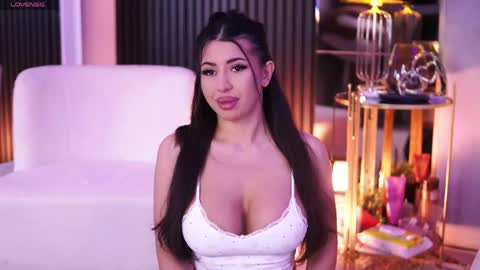 Snapshot of latinaloco chatting on April 24, 2026, 6:21 pm Latina online show from April 24, 2026, 6:21 pm