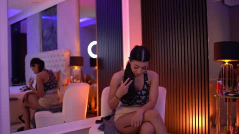 Snapshot of latinaloco chatting on May 17, 2026, 6:59 pm Latina online show from May 17, 2026, 6:59 pm