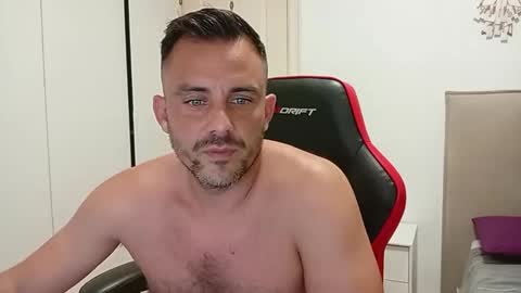 LatinBlueBoy online show from September 17, 2025, 9:38 pm