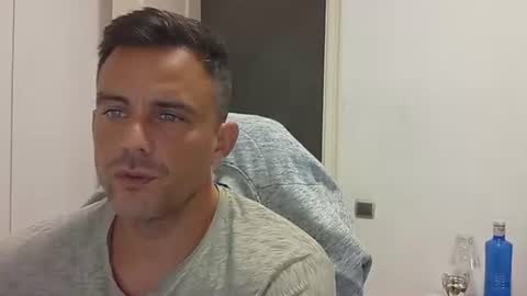LatinBlueBoy online show from October 19, 2025, 4:07 pm