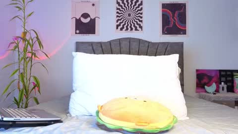 Snapshot of latinguyxl chatting on December 5, 2025, 1:03 am Logan online show from December 5, 2025, 1:03 am