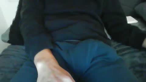 latinman7945 online show from December 17, 2025, 6:19 am