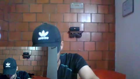 Snapshot of latinmansmoking chatting on September 25, 2025, 3:43 am latinmansmoking online show from September 25, 2025, 3:43 am