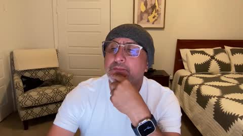 QS - INDEPENDENT MODEL online show from October 24, 2025, 4:31 am