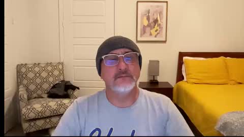 Snapshot of latinnous chatting on December 19, 2025, 3:46 am QS - INDEPENDENT MODEL online show from December 19, 2025, 3:46 am