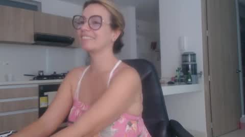 latinpaprika online show from December 15, 2024, 8:47 pm