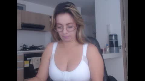 latinpaprika online show from March 6, 2025, 11:25 am