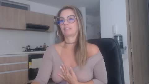 latinpaprika online show from October 25, 2025, 11:07 am