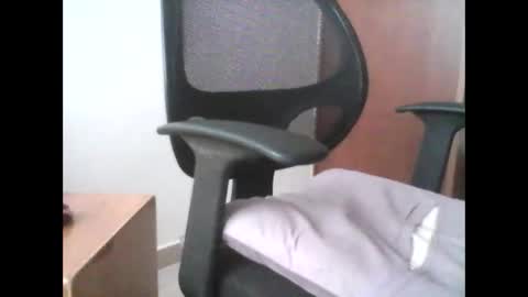 Snapshot of latintropikal chatting on December 3, 2025, 7:12 pm Latin Flow online show from December 3, 2025, 7:12 pm