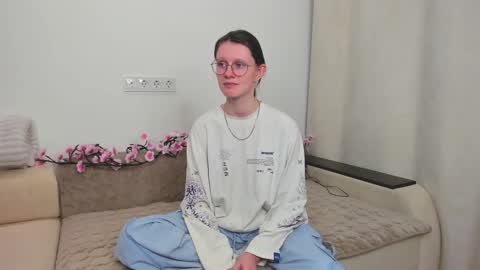 latoriacosner online show from December 22, 2025, 12:35 pm