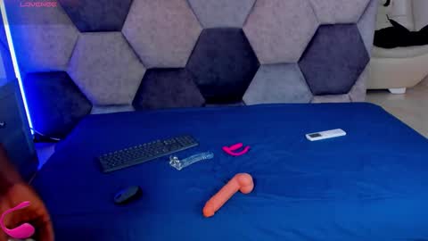 LEANDRO online show from March 9, 2026, 3:54 am