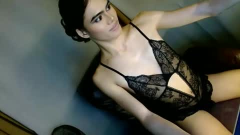 Snapshot of latrina_ chatting on May 23, 2026, 4:33 pm latrina_ online show from May 23, 2026, 4:33 pm