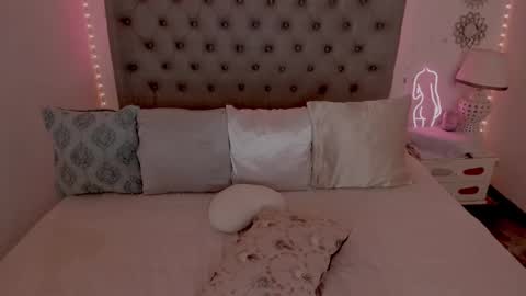 Snapshot of lau_123x chatting on January 17, 2026, 5:01 am Laura online show from January 17, 2026, 5:01 am