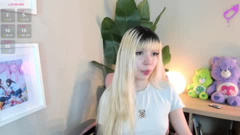 laukyubey1 online show from December 1, 2025, 8:36 pm