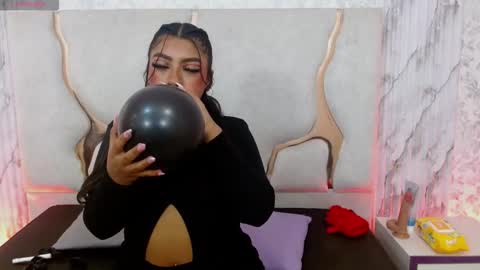 laulin_tay online show from January 19, 2026, 3:54 am