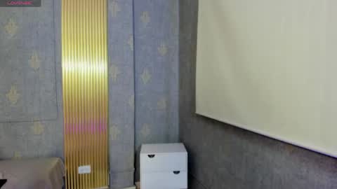 laulin_tay online show from April 11, 2026, 3:22 am