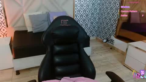 Snapshot of laulin_tay chatting on April 24, 2026, 4:04 am laulin_tay online show from April 24, 2026, 4:04 am