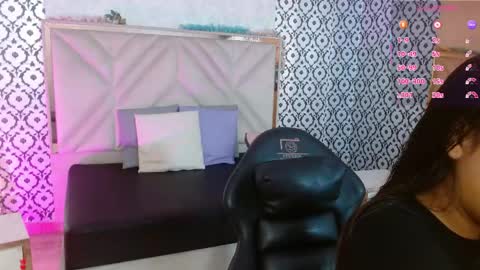 Snapshot of laulin_tay chatting on May 18, 2026, 4:07 am laulin_tay online show from May 18, 2026, 4:07 am