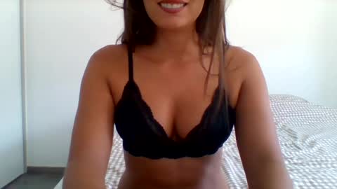 Snapshot of laura69800 chatting on July 3, 2026, 12:00 pm Laura online show from July 3, 2026, 12:00 pm