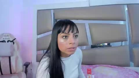 Snapshot of laura__js_ chatting on February 18, 2025, 8:36 pm laura__js_ online show from February 18, 2025, 8:36 pm