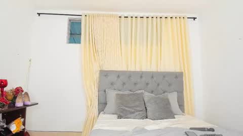 Snapshot of laura__martiinez chatting on January 6, 2026, 2:59 am online show from January 6, 2026, 2:59 am