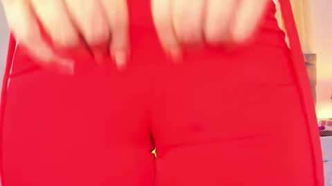 Snapshot of laura__martiinez chatting on February 6, 2026, 9:18 pm online show from February 6, 2026, 9:18 pm