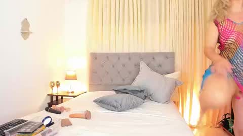 Snapshot of laura__martiinez chatting on February 16, 2026, 2:18 am online show from February 16, 2026, 2:18 am