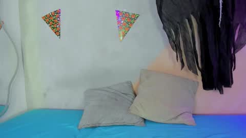 laura_and_kevin online show from November 3, 2025, 1:23 pm