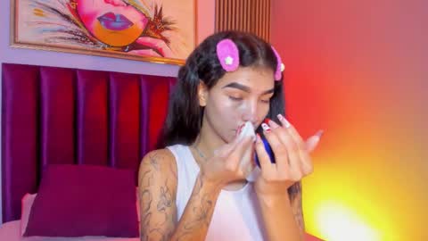 Laura online show from November 27, 2025, 1:02 pm