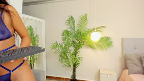 Laura Bonnet  online show from December 29, 2024, 4:27 am