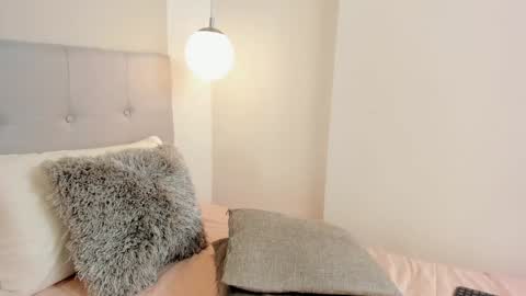 Laura Bonnet  online show from January 8, 2025, 7:03 am