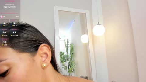 Laura Bonnet  online show from January 26, 2025, 8:25 am