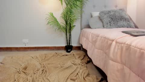 Laura Bonnet  online show from January 30, 2025, 10:29 am