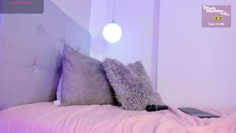 Laura Bonnet  online show from February 9, 2025, 11:58 am